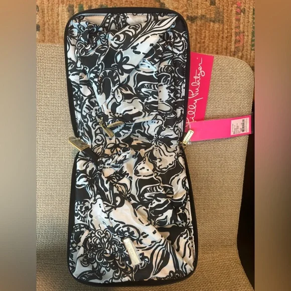 NWT Lilly Pulitzer Getaway Packable Tote - Picture 3 of 5